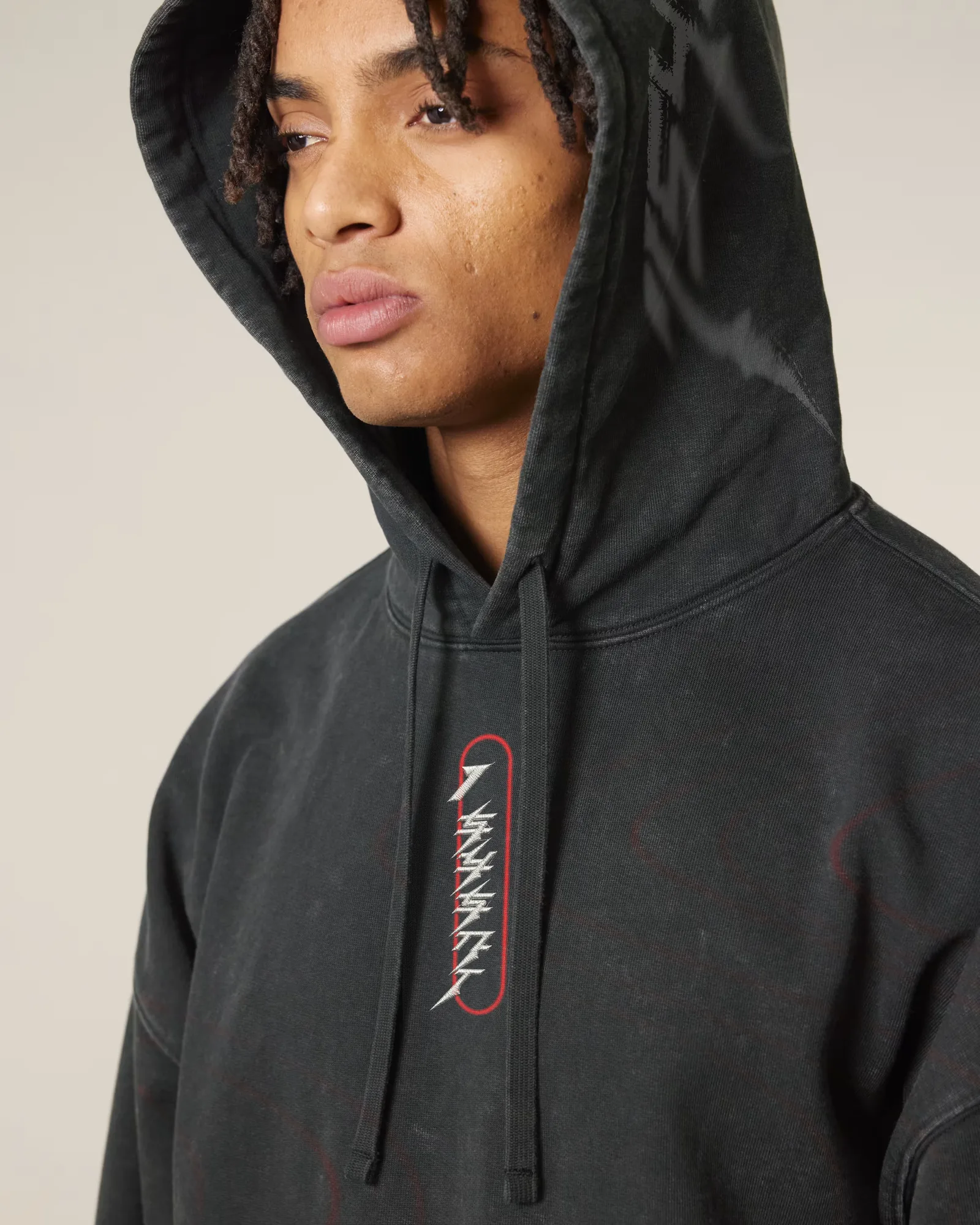 ISYSNT hoodie, detail of the hood and the woven label